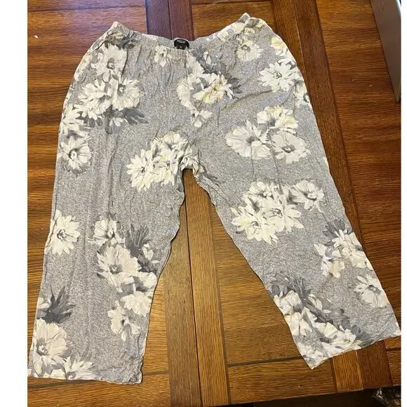 Simply Vera Wang Gray Floral Pajama Pants XL Sleepwear Lounge Soft Crop Capris - Picture 6 of 8